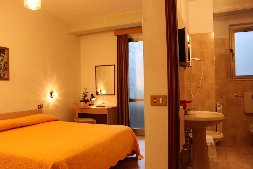 Albergo Ristorante Montecucco Da Tobia Sigillo Oda fotoğraf